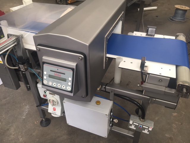 Safeline Metal Detector